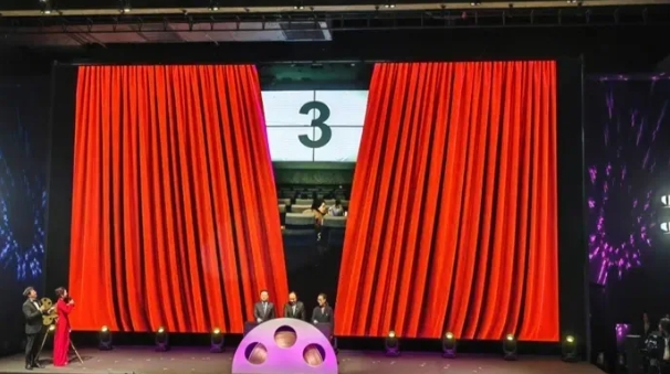 观众不爱去电影院了？影院自救方法“卷”起来了