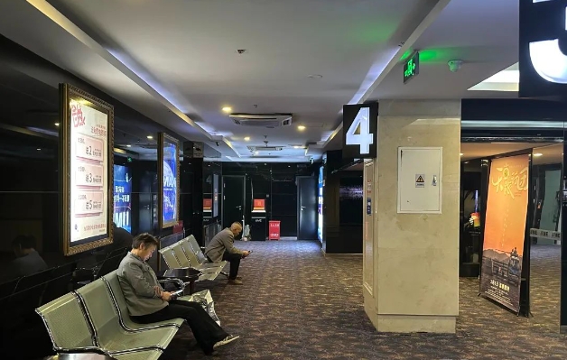 刘德华、汤姆·克鲁斯等明星都来过，北京知名影院闭店！曾创下9700万元年票房纪录，如今却付不起租金！工作人员：换老板了，还会再开