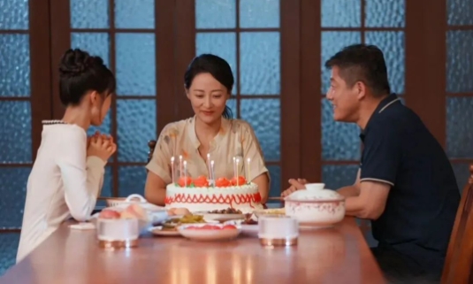 在混乱与疯狂中，短剧正在逆袭